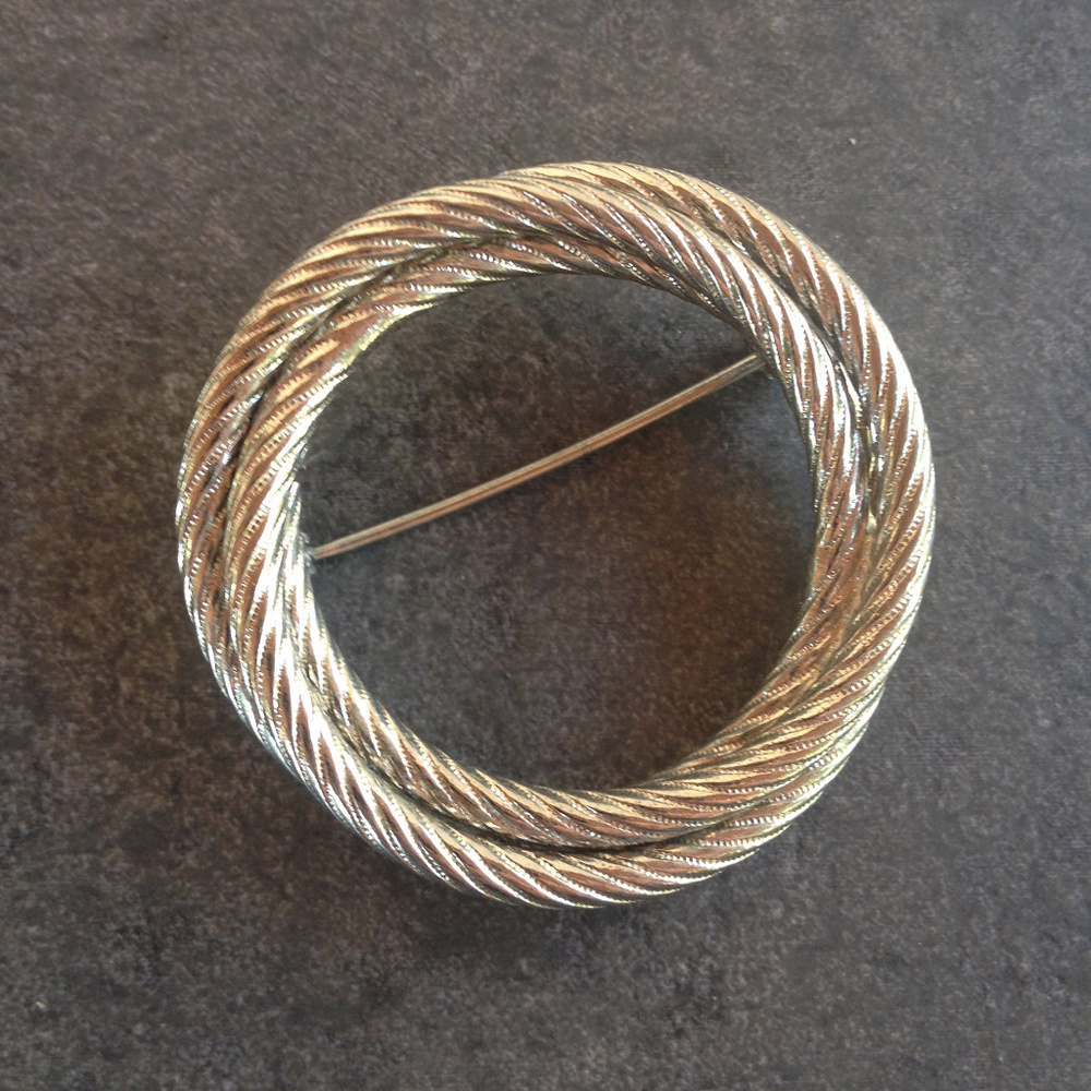 Vintage Silver Tone Circle Pin
